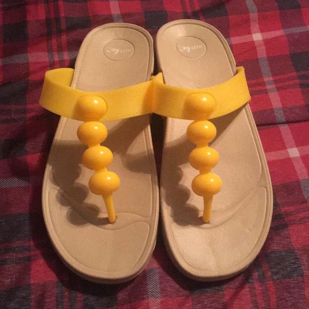 Just be... yellow wedge Sandler’s